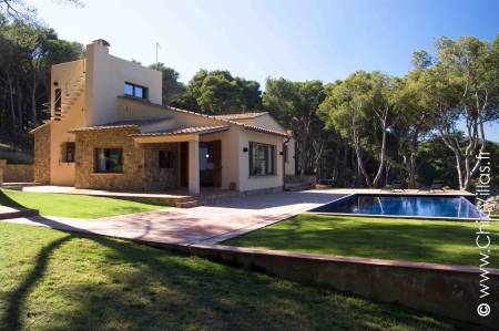 Villa avec piscine à louer, Calanques de Costa Brava | ChicVillas