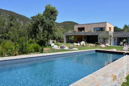 Villas de luxe avec piscine à louer en Corse | ChicVillas