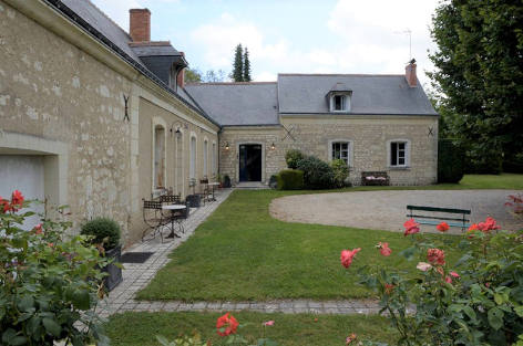 Riverside property with pool on the Loire near Saumur