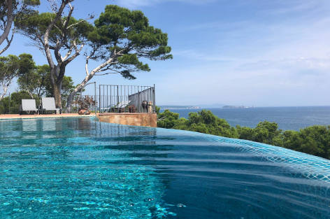 maison de vacances de luxe en bord de mer avec piscine sur la Costa Brava