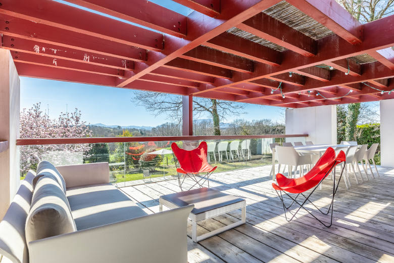 Design Basque, luxury rental villa with a pool in South West France