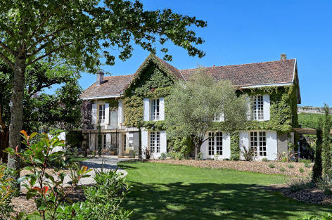 Luxury holiday villa in South-West France, Pure Wine Retreat