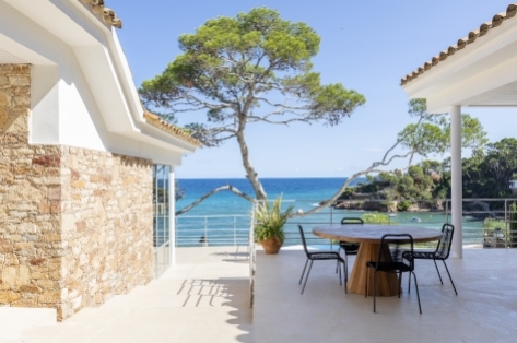 Luxury villa with private pool and beach access for rent Spain