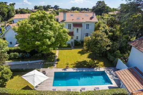 Beautiful villa with a pool near Biarritz