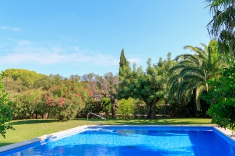 Location villa de luxe bord mer Saint Tropez Pampelonne | ChicVillas