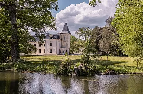 Location chateau Bordeaux dans le Médoc | ChicVillas