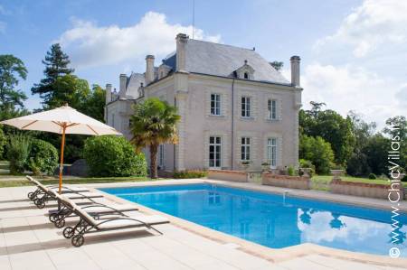 Chateau rental with pool in France - Entre Loire et Sèvre