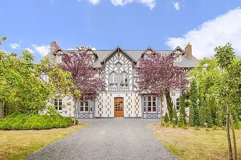 Luxury holiday villa with pool in Normandy | ChicVillas
