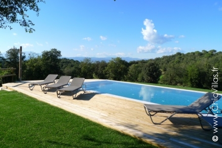 Villa avec Piscine et Jacuzzi à Louer, Verde Catalonia | ChicVillas
